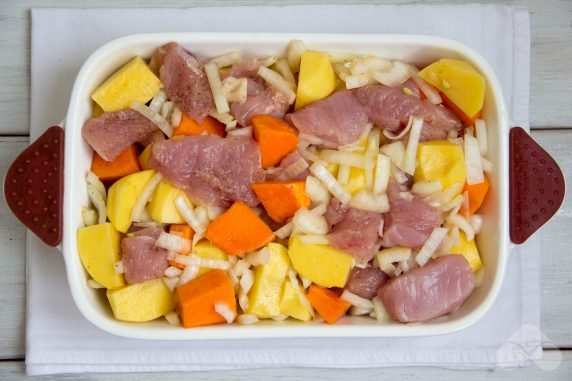 Рагу из индейки, картофеля и тыквы в духовке – фото приготовления рецепта, шаг 5